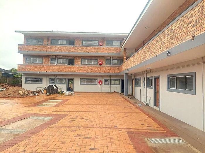 2-Bedroom Apartment To Rent in Malvern with private porch and parking included.