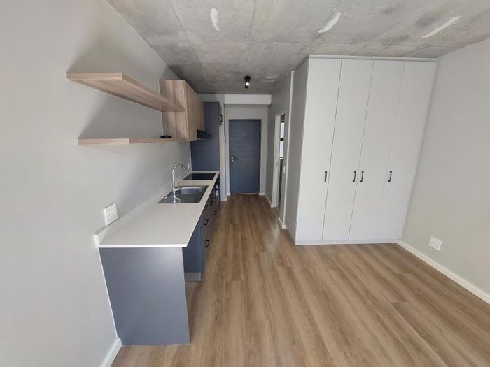Pinelands Apartment To Rent: Unfurnished, secure living, close to CBD, fibre-ready.