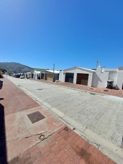 2-Bedroom House in Zonnebloem with Garage, Braai Area, and Pet-Friendly Garden. To Rent.