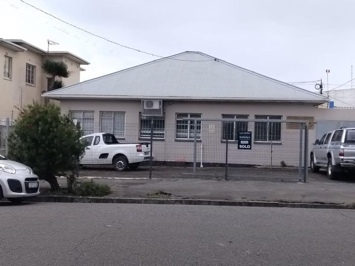 Commercial Property To Rent in Southernwood - Ideal for Church, Non-Profit, or Clinic.