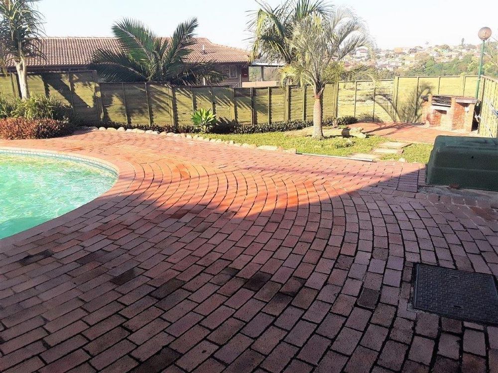 Pool and Braai area