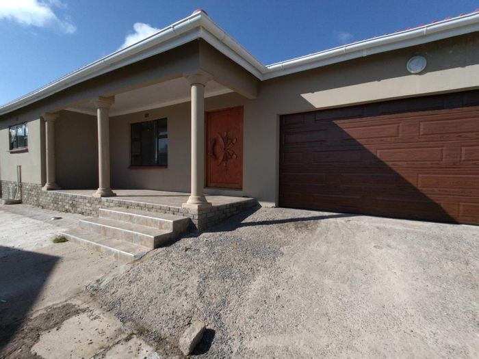 House To Rent in Cambridge West: 3 Bedrooms, 2 Bathrooms, Double Garage, Open-Plan Living.
