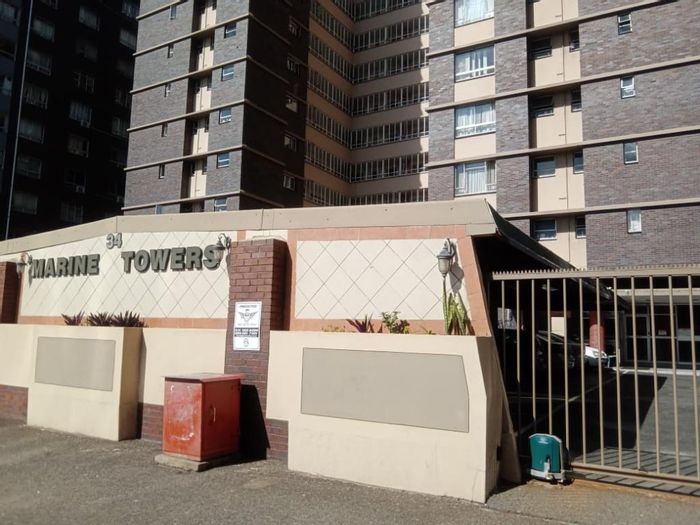North Beach Apartment To Rent: 2 Bedrooms, beach access, secure building, parking available.
