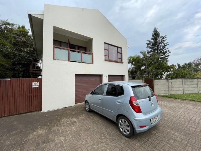 Gonubie House To Rent: 3 Bedrooms, garden, garage, near beach and schools.