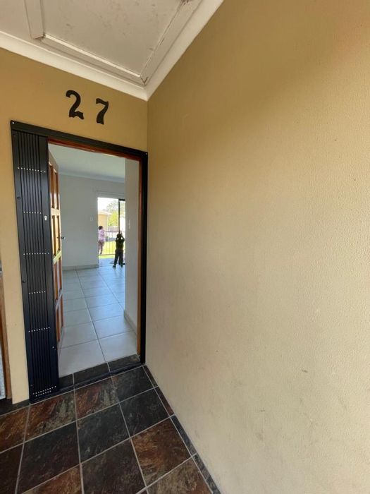 Gonubie Apartment To Rent: 2 Bedrooms, secure parking, close to amenities.