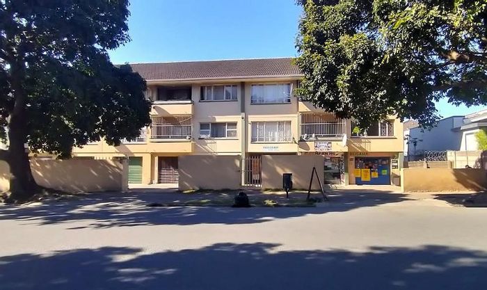 Southernwood Apartment To Rent: Communal living, patio, close to shops and transport.