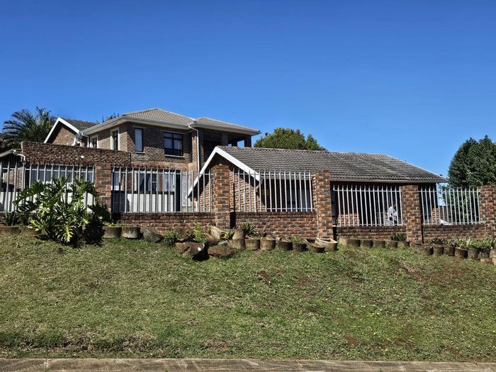 Dorchester Heights Apartment To Rent: 2 Bedrooms, communal garden, off-street parking.