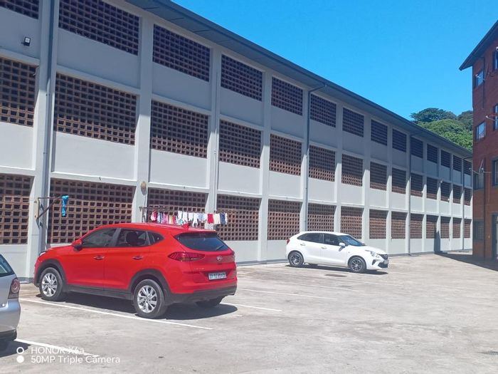 Isipingo Beach Apartment To Rent: 1.5 bedrooms, parking, security, near beach access.