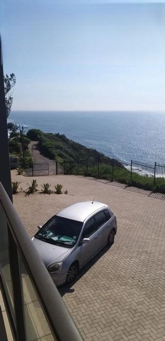 Beachfront apartment in Isipingo Beach, 2 bedrooms, secure parking, ocean views. To Rent.