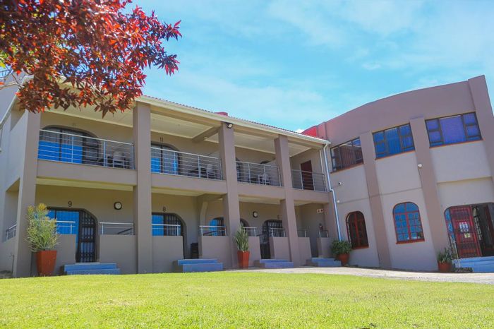 Baysville Apartment To Rent: Furnished bachelor flat with communal amenities and Wi-Fi.