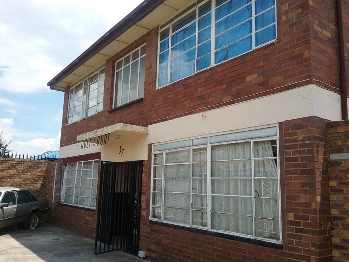 Flat To Rent in Forest Hill: Two-storey building, secured parking, near schools and transport.