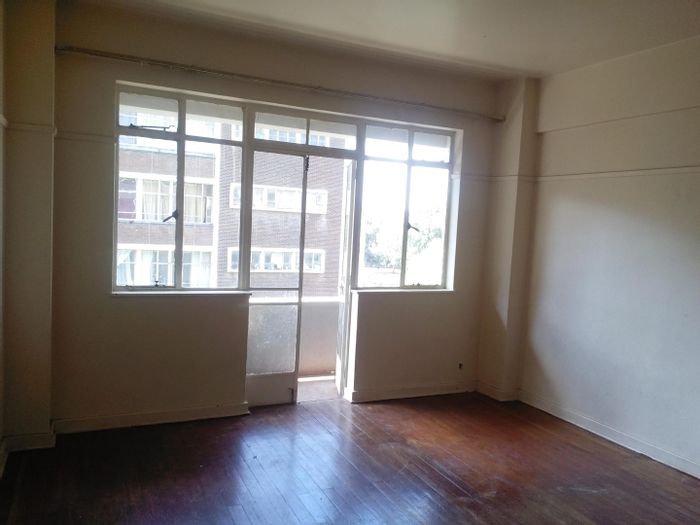 Berea Flat To Rent: 2 Bedrooms, secure building, 24hr security, convenient amenities.