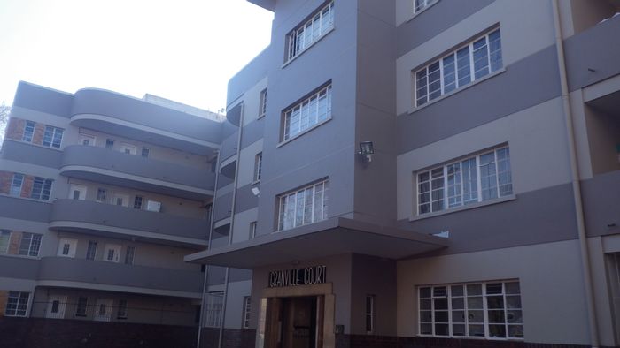 Flat To Rent in Yeoville: Spacious unit near parks, schools, and amenities.