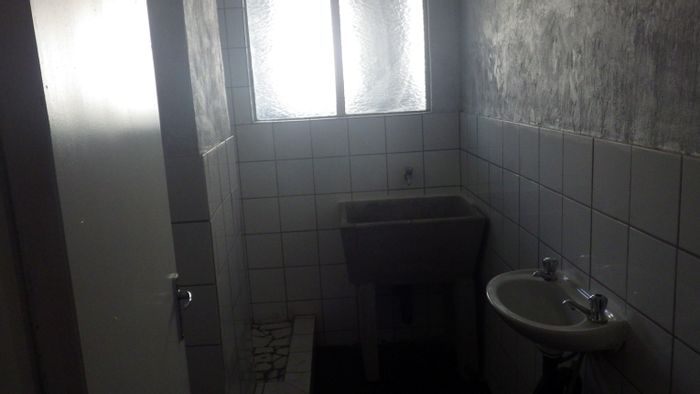 House To Rent in Berea, close to transport, retail, and essential services.