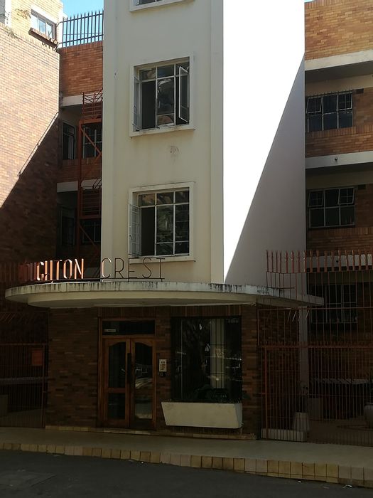 2-bedroom flat in Bellevue, close to amenities and schools, available to rent.