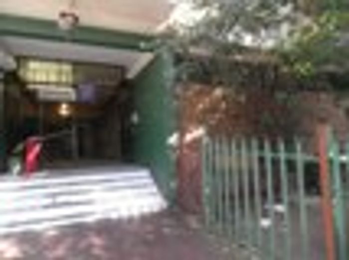 Flat to Rent in Berea: Spacious unit near City Centre, schools, and transport.
