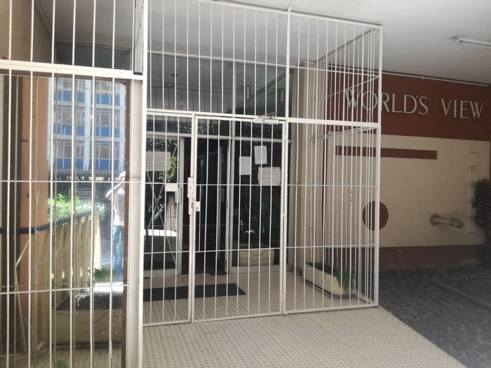 2 Bedroom Flat To Rent in Berea, secure building, close to amenities and transport.