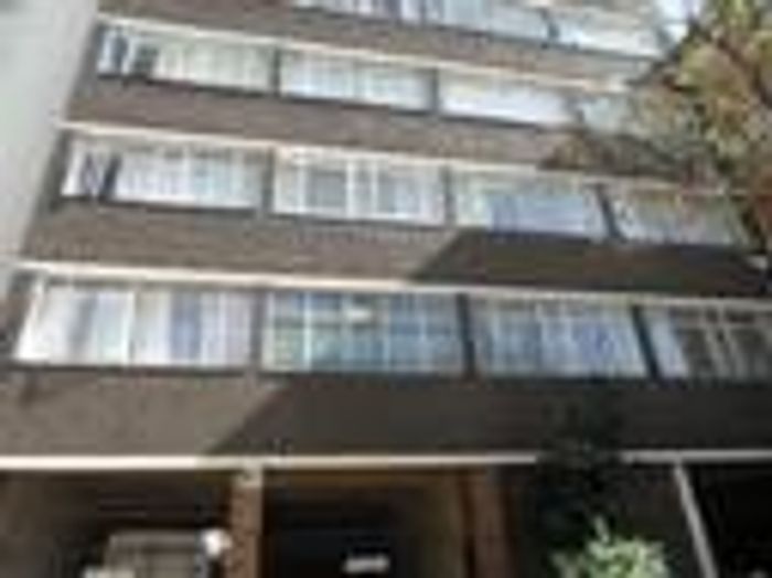 Hillbrow Flat To Rent: 1-bedroom, secure building, close to amenities and transport.