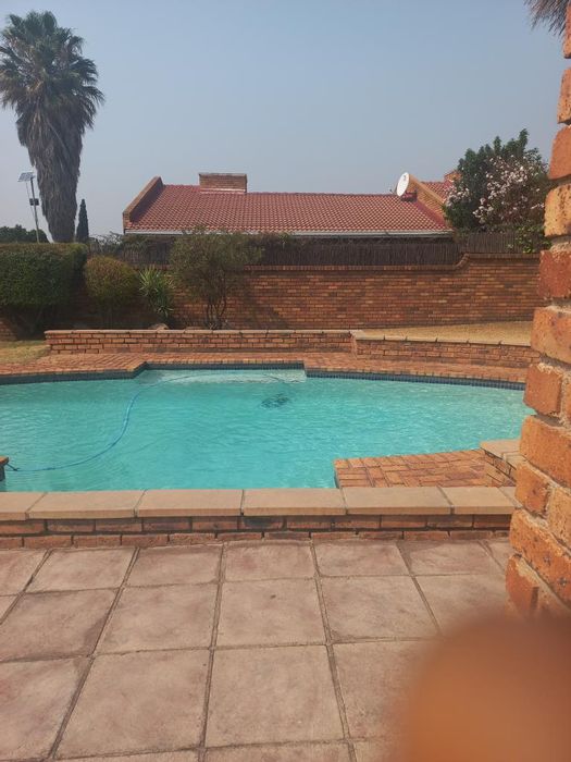 3-Bedroom Apartment To Rent in Dalpark Ext 1 with garage, prepaid electricity.