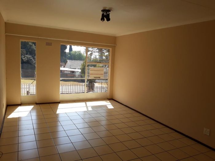 2 Bedroom Apartment To Rent in Rhodesfield, near OR Tambo Airport and Gautrain.