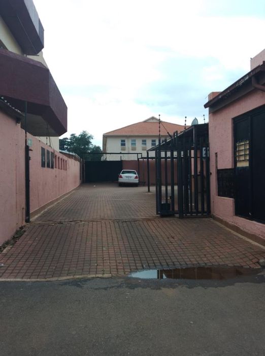 2 Bedroom Apartment To Rent in Kempton Park Central with parking and amenities nearby.