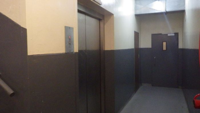 Spacious flat in Jeppestown with 24-hour security and nearby amenities. To Rent.