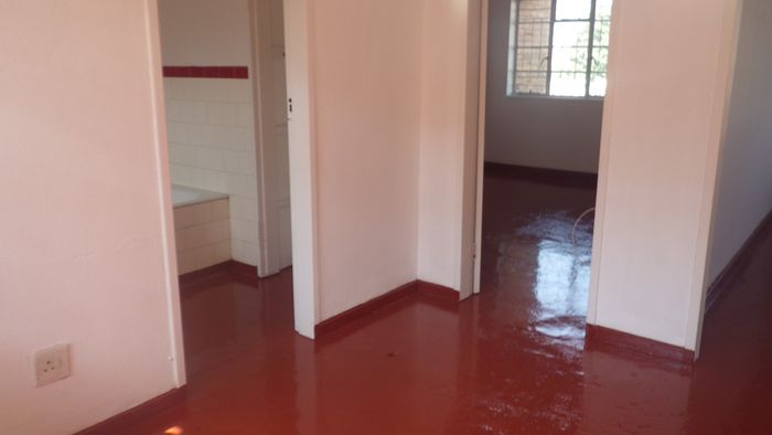 Flat To Rent in Malvern: 1 bed, secure living, near transport and amenities.