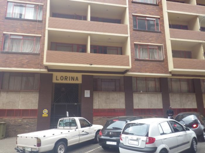 Flat To Rent in Joubert Park: Secure building, child-friendly, near amenities.