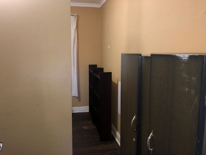 House To Rent in Melville: Security system, parks, pool, schools, and amenities nearby.