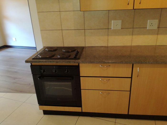 Auckland Park Flat To Rent: Secure living near university, gym, and amenities.