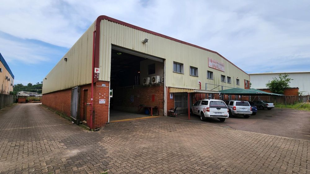This 1 344sqm standalone industrial property in Springfield Park has been let by Swindon Property to a national motor vehicle services company at R80 per square metre on a three-year lease.