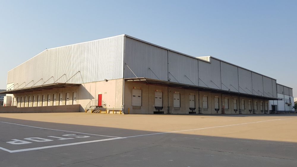 This 8 460sqm standalone warehouse in Riverhorse Valley is available to let at R120 per square metre through Swindon Property.