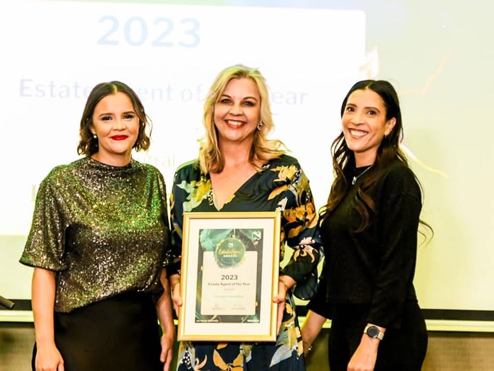 Lourette Liebenberg (Center), winner of estate agent of the year at Nedbank Namibia.