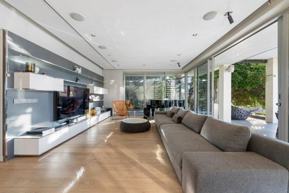 Quiet Marina Retreat