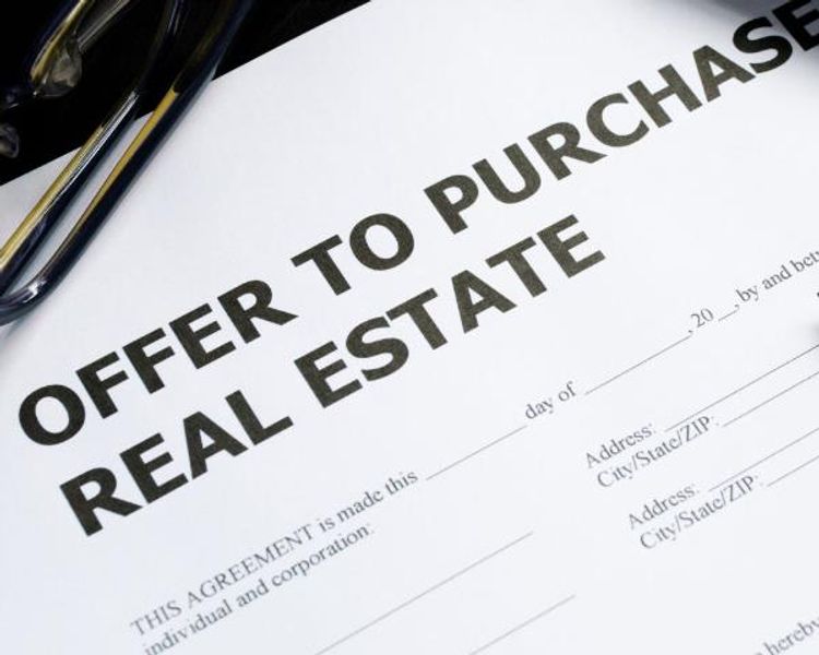 What to Consider When Signing an Offer to Purchase