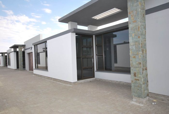 Property #1267414, Townhouse for sale in Walvis Bay Central