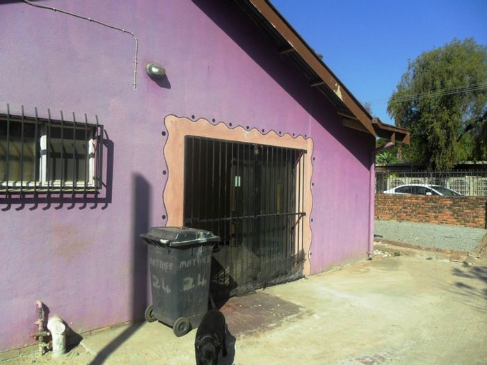 East Lynne Property property and houses to rent in East Lynne