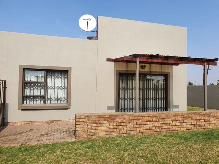 Property #1399341, Townhouse rented in Kliprivier